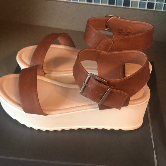 Size 10 New thick sole Sandal - Picture 1 of 3